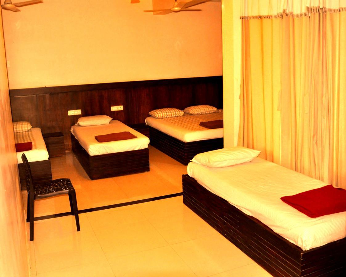 Hotel Royal Nest Vandiperiyār Exterior photo