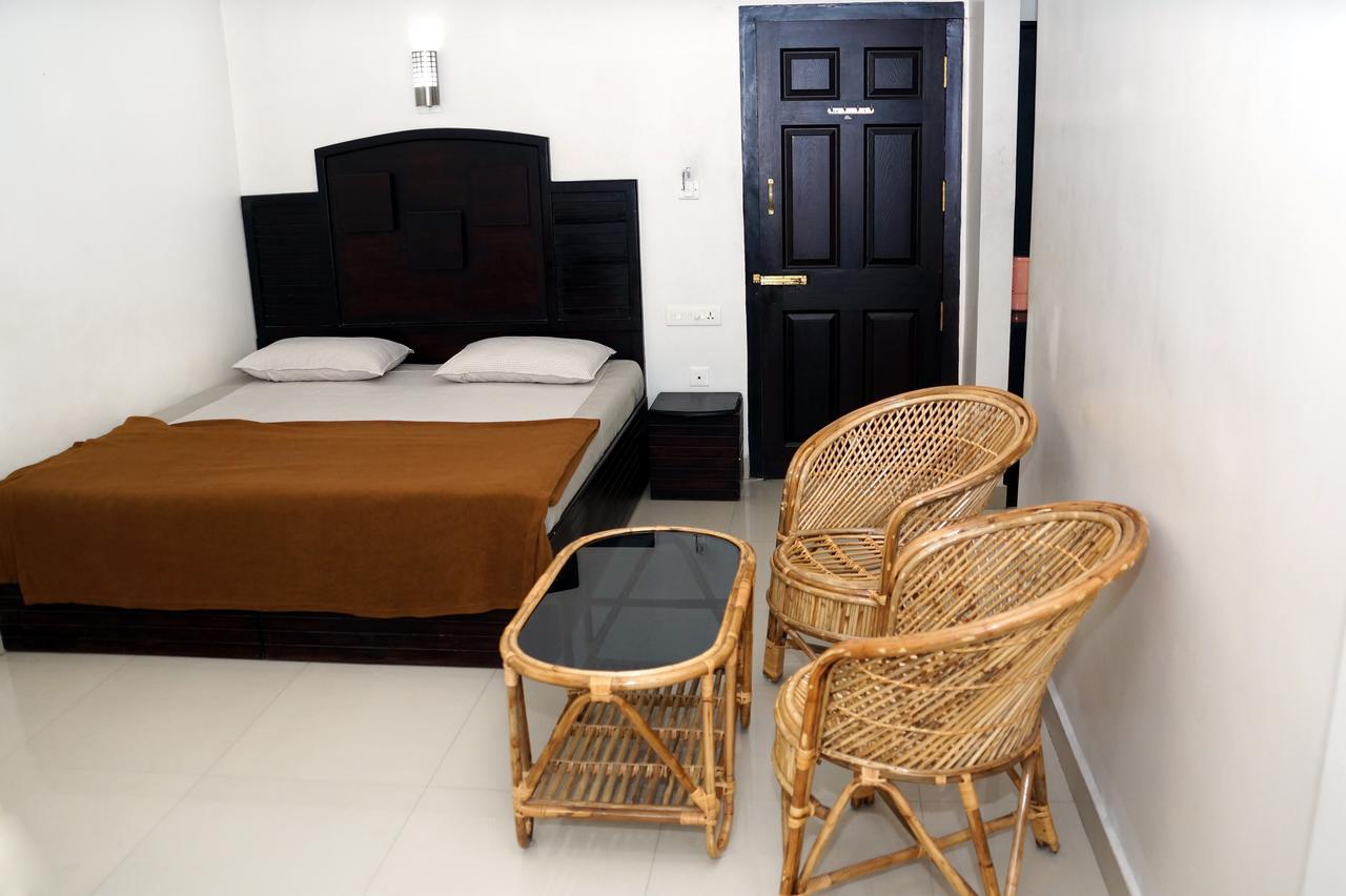 Hotel Royal Nest Vandiperiyār Exterior photo